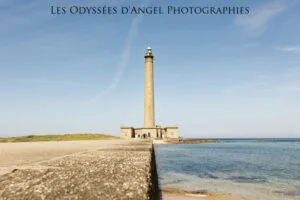 Le phare de Gatteville vu depuis le bout de la jetée